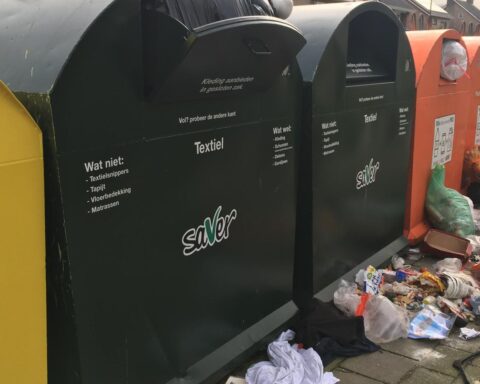 Toenemende bezorgdheid over valse en illegale inzameling van kleding in Nederlandse steden