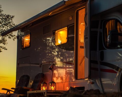 Toerisme in Nederland daalt scherp na verhoging btw, met leegstaande accommodaties in vakantieparken