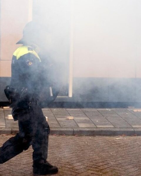 Twee aanhoudingen bij tweede gewelddadige anti-asielprotest in Loosdrecht in twee dagen