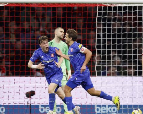 Twente wint van Ajax in Amsterdam en stijgt op de ranglijst