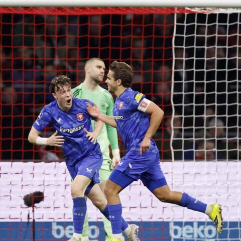 Twente wint van Ajax in Amsterdam en stijgt op de ranglijst