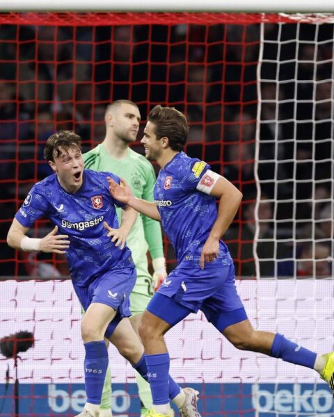 Twente wint van Ajax in Amsterdam en stijgt op de ranglijst