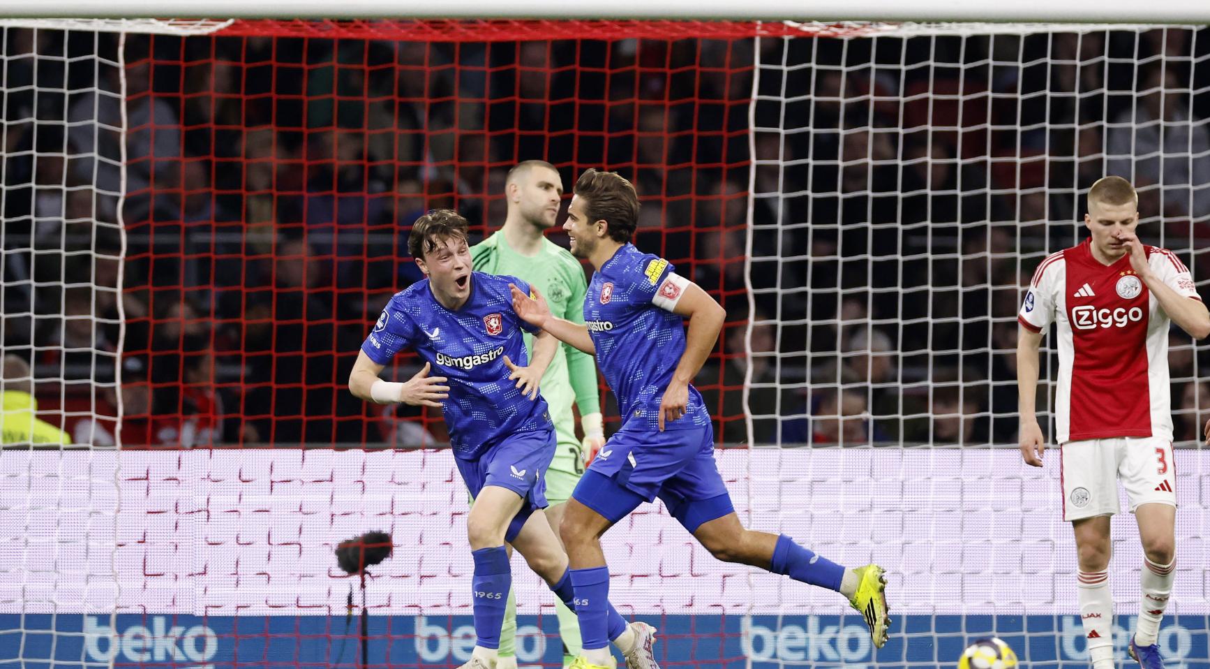 Twente wint van Ajax in Amsterdam en stijgt op de ranglijst