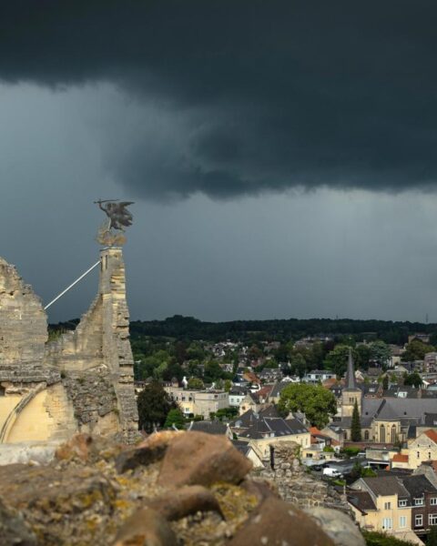 Valkenburg investeert €80 miljoen in waterdefensie ter preventie van ernstige overstromingen zoals in 2021