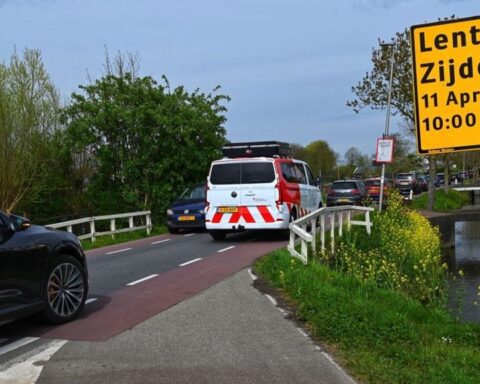 Verkeer vast op A2 bij Vianen door afsluiting en drukte op omleidingsroute
