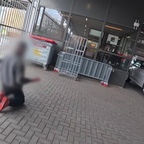 Video: Man aangehouden met messen op Tefaf blijkt chef te zijn uit Maastricht