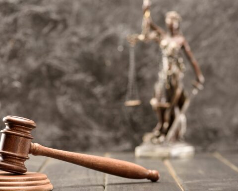 Vier mannen beboet en veroordeeld voor bedreiging van burgemeester Venlo en COA