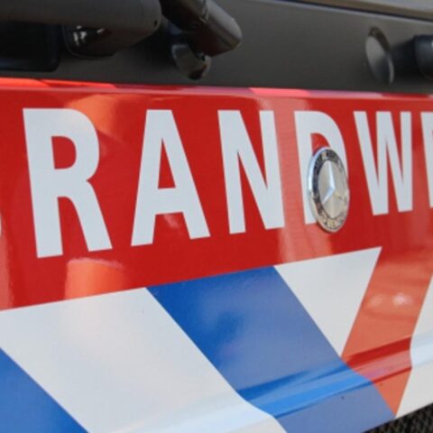 Vijf gewonden bij botsing tussen brandweerauto en taxi op N35 nabij Wierden