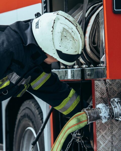 Vlammen uit barbecues veroorzaken brand in bus in Haaren