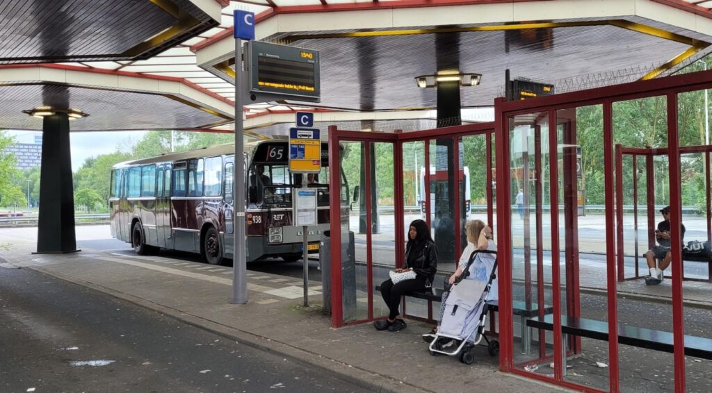 Vrachtiger aanvallen Rotterdamse buschauffeur door dezelfde passagier, politieonderzoek gestart