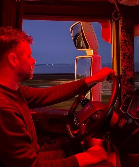 Vrachtwagenchauffeurs protesteren op Afsluitdijk en A4 tegen stijgende brandstofprijzen