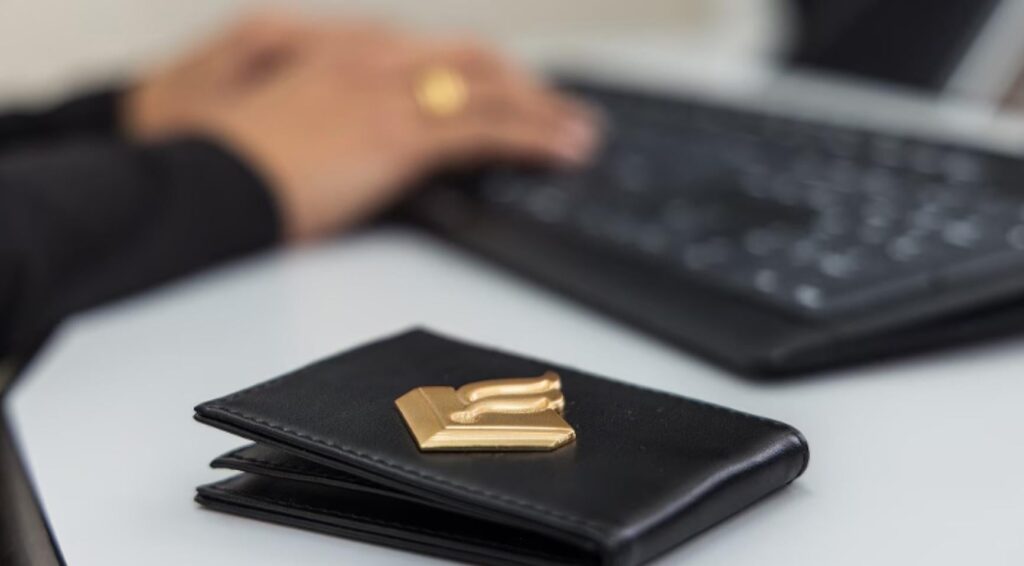 Wachtijden en het aantal afgebroken oproepen bij niet-spoedeisende politielijn stijgen scherp