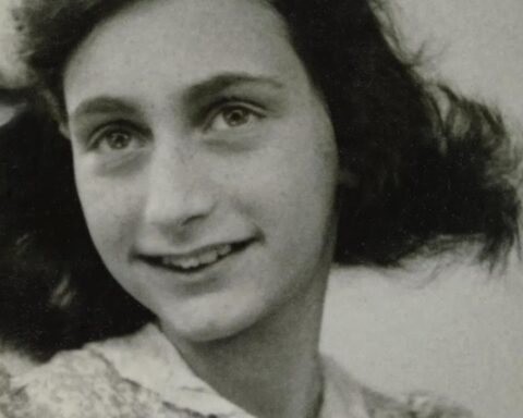 Zeldzame eerste druk van het dagboek van Anne Frank gevonden in Eemnes kringloopwinkel