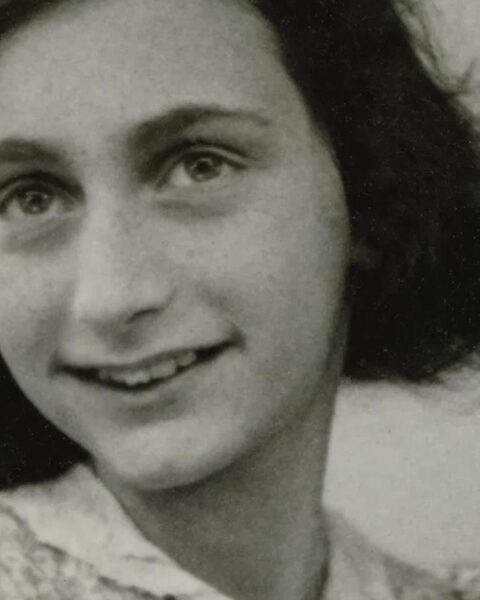 Zeldzame eerste druk van het dagboek van Anne Frank gevonden in Eemnes kringloopwinkel