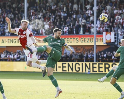 Ajax houdt Europese voetbal dromen levend met overwinning op Groningen