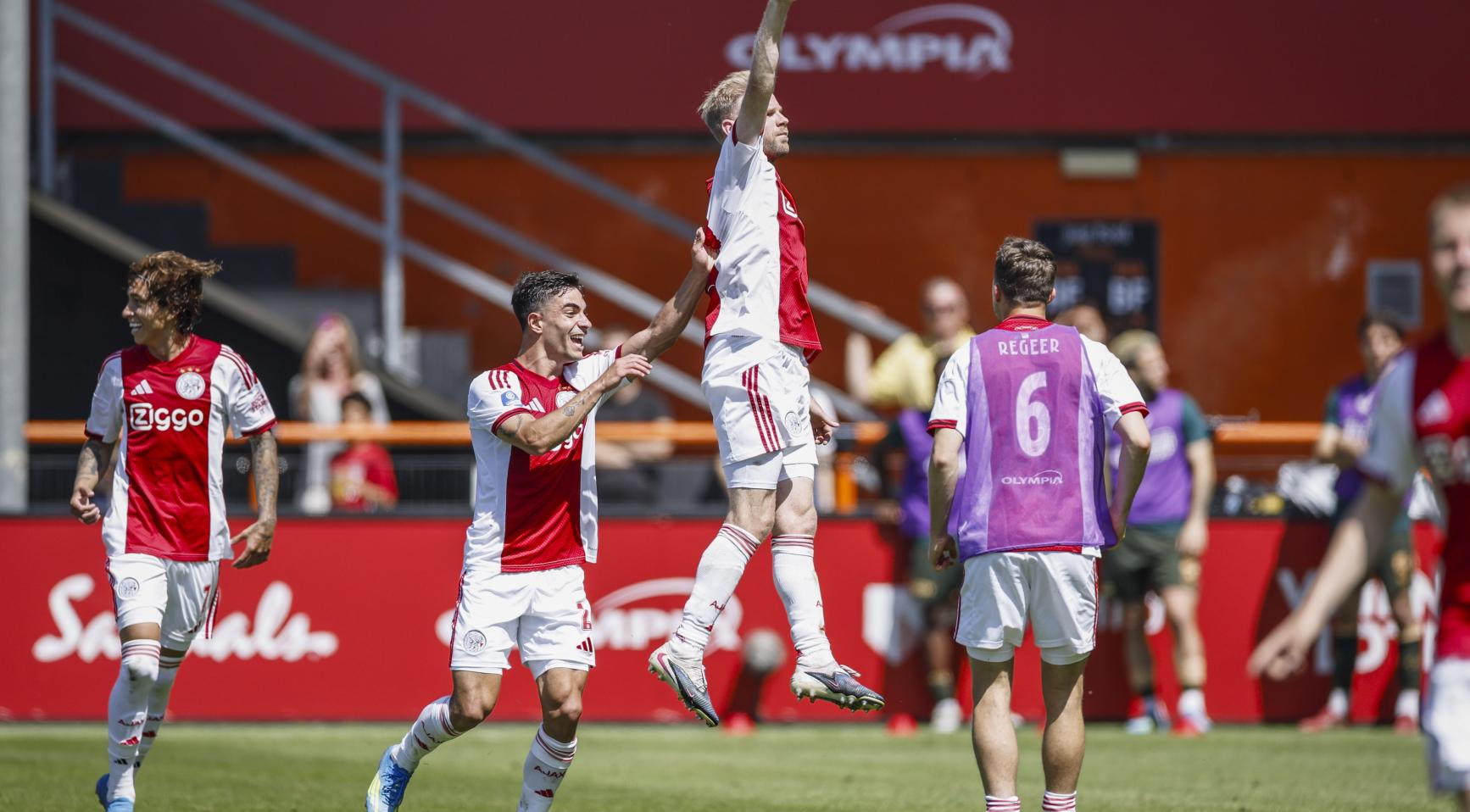 Ajax plaatst zich voor tweede kwalificatieronde na strafschoppenzege op FC Utrecht