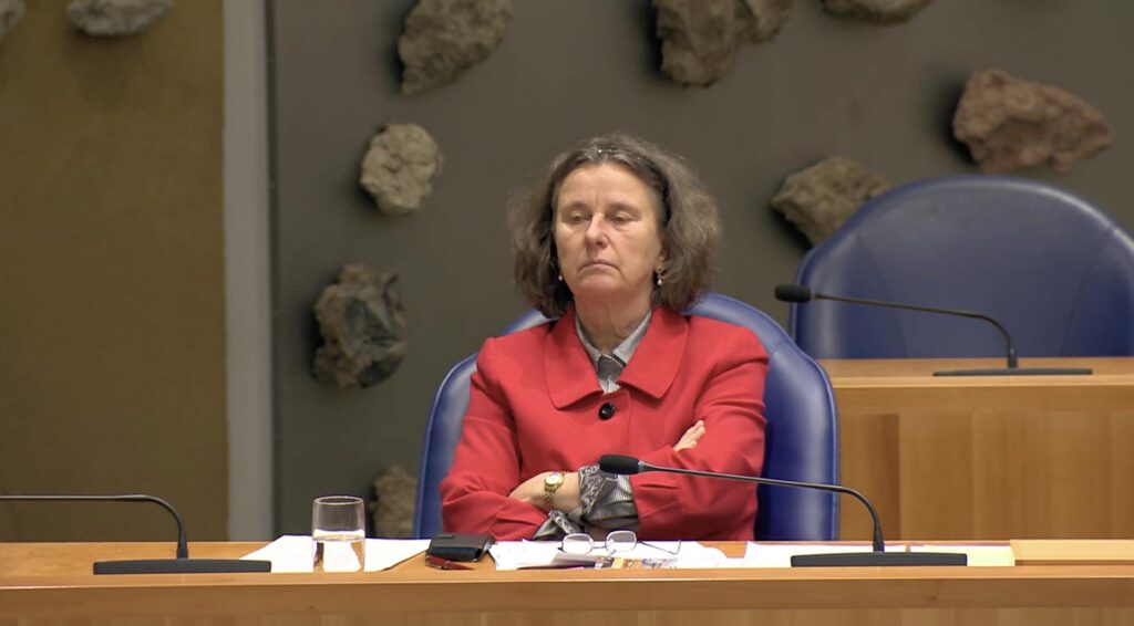 Ambtenaren twijfelen aan onderbouwing van asielnoodwet PVV-minister Faber