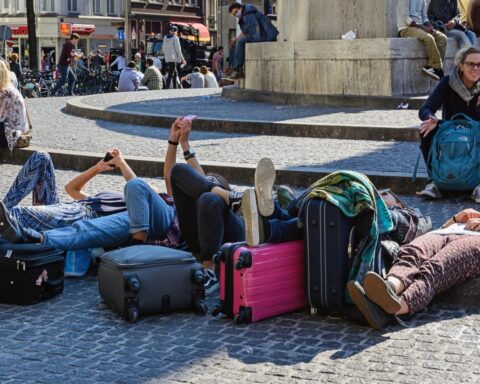 Amsterdam bereikt record van 23,7 miljoen overnachtingen ondanks toerismeplafond