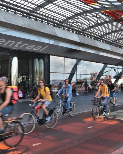 Amsterdam en Houten starten experiment met maximale snelheid van 20 km/u voor fietsers