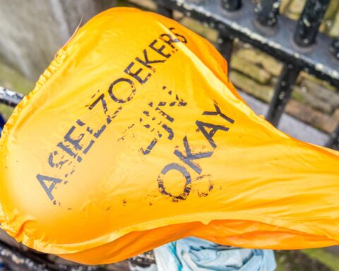 Amsterdam voegt 230 plekken voor asielzoekers toe; honderden bij solidariteitsprotest in Utrecht