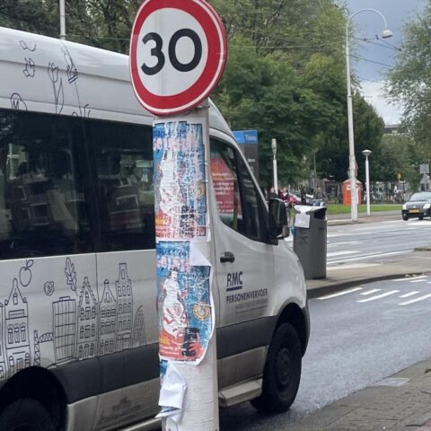 Amsterdamse automobilisten overschrijden nog steeds snelheidslimiet van 30 km/u door gebrekkig straatontwerp