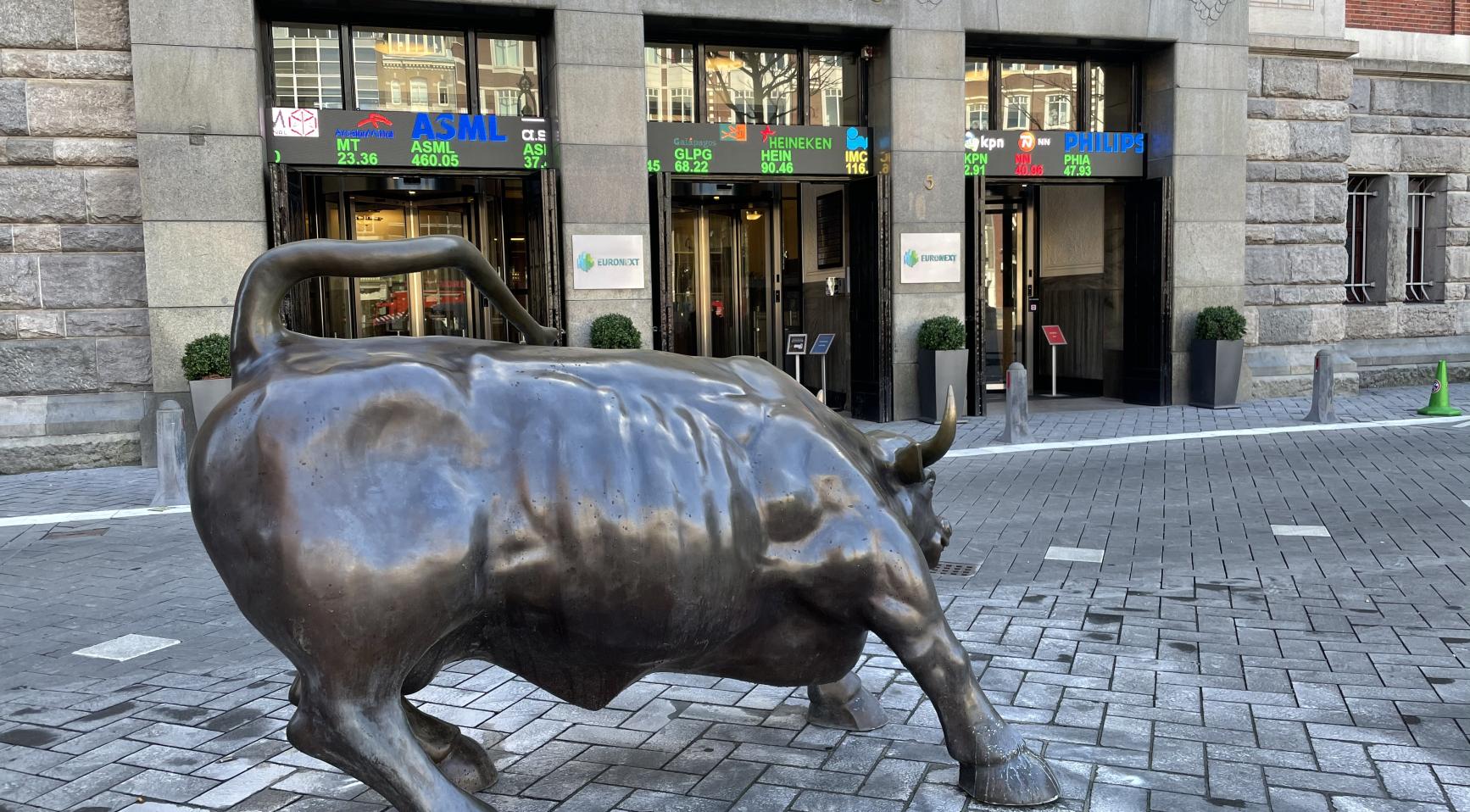 Amsterdamse beurs bereikt recordhoogte te midden van scherpe daling van olieprijzen