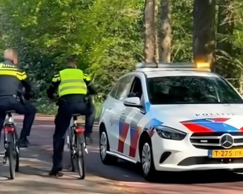 Amsterdamse politie zet extra agenten in bij Sloterplas vanwege seksuele intimidatie door jongens op fatbikes