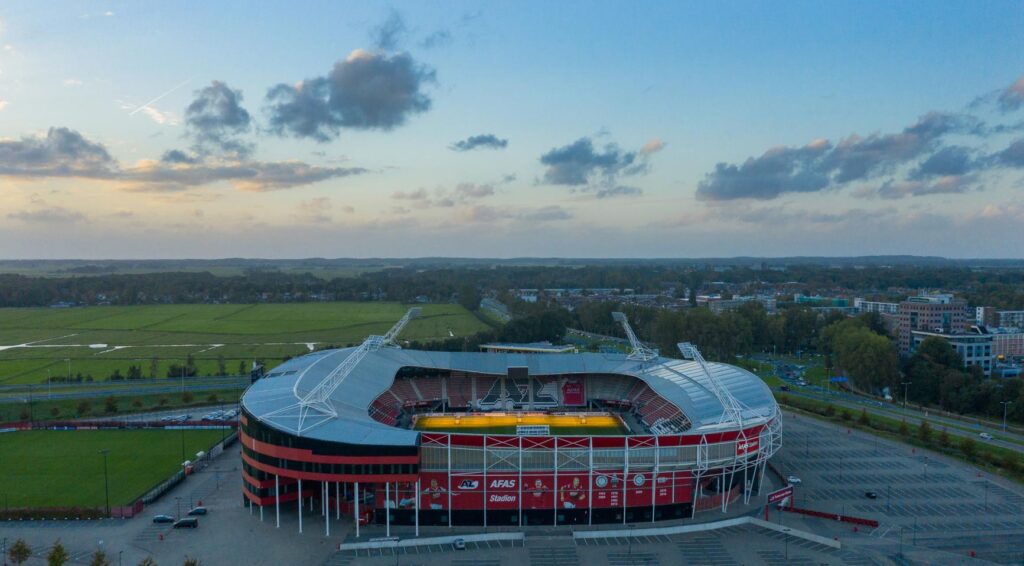 AZ boekt late gelijkmaker tegen FC Twente met doelpunt in de laatste seconden