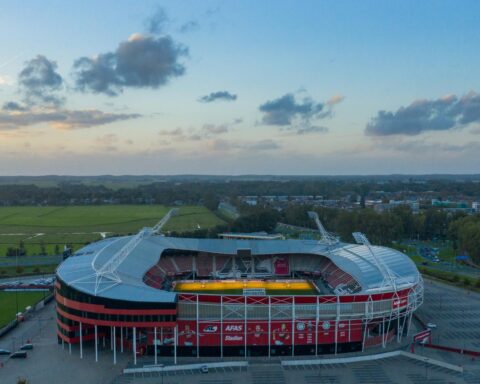 AZ boekt late gelijkmaker tegen FC Twente met doelpunt in de laatste seconden