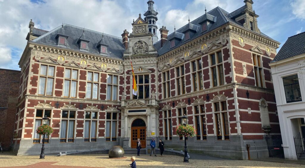 Brand in Almere datacenter legt Utrecht University plat en verstoort regionaal verkeer