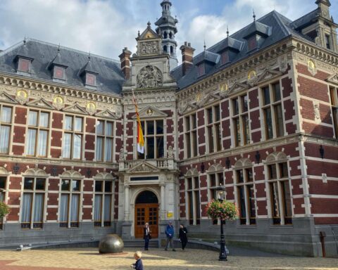 Brand in Almere datacenter legt Utrecht University plat en verstoort regionaal verkeer
