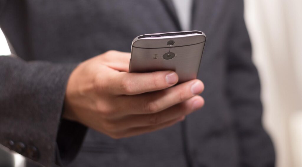 Consumenten kunnen telecomcontracten gemakkelijker annuleren na ingrijpen toezichthouder