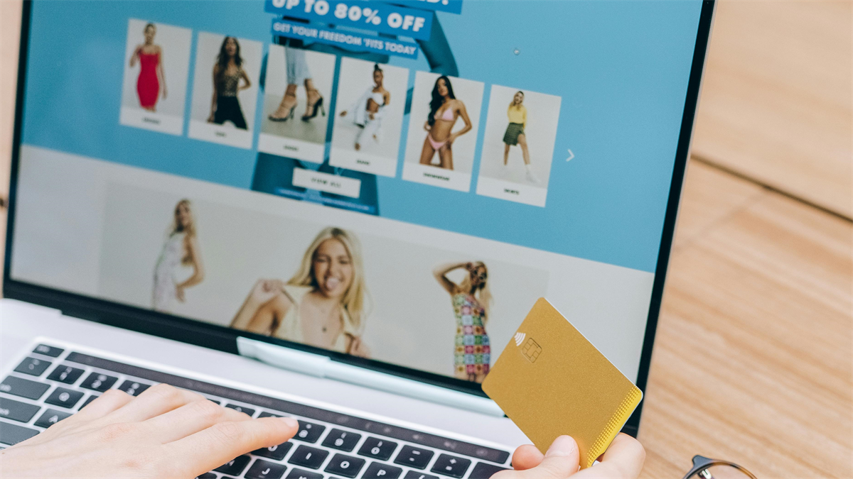 Detailhandel groeit voornamelijk door online verkopen in maart