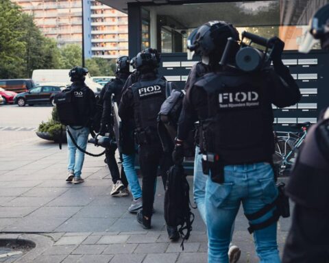 Drugsmokkelonderzoek op Schiphol leidt tot arrestaties bij cocaïnezending naar Australië