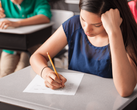 Eindexamens voor middelbare scholen beginnen met nieuwe hulplijn tegen stress