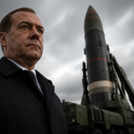 Medvedev dreigt Europa met raket Sarmat na geslaagde proef ‘Nu zijn jullie ons allen naderbij’