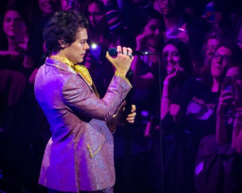 Harry Styles' productie team evalueert podiumopstelling na klachten over zicht tijdens shows in Amsterdam