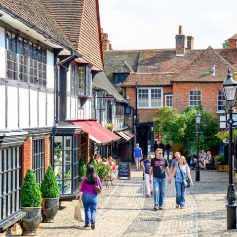 Jamestown koopt historische winkelstraat Lion and Lamb Yard in Farnham, Engeland