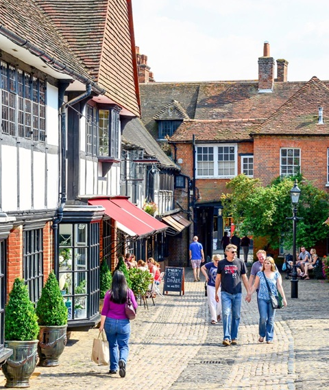 Jamestown koopt historische winkelstraat Lion and Lamb Yard in Farnham, Engeland