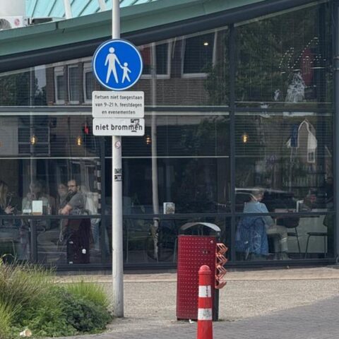 Jongen op fatbike valt 80-jarige man en voorbijganger aan in Dordrecht; politie vraagt getuigen om zich te melden