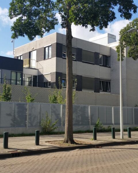 Joodse school in Amsterdam, doelwit van explosie in maart, gesloten vanwege dreiging