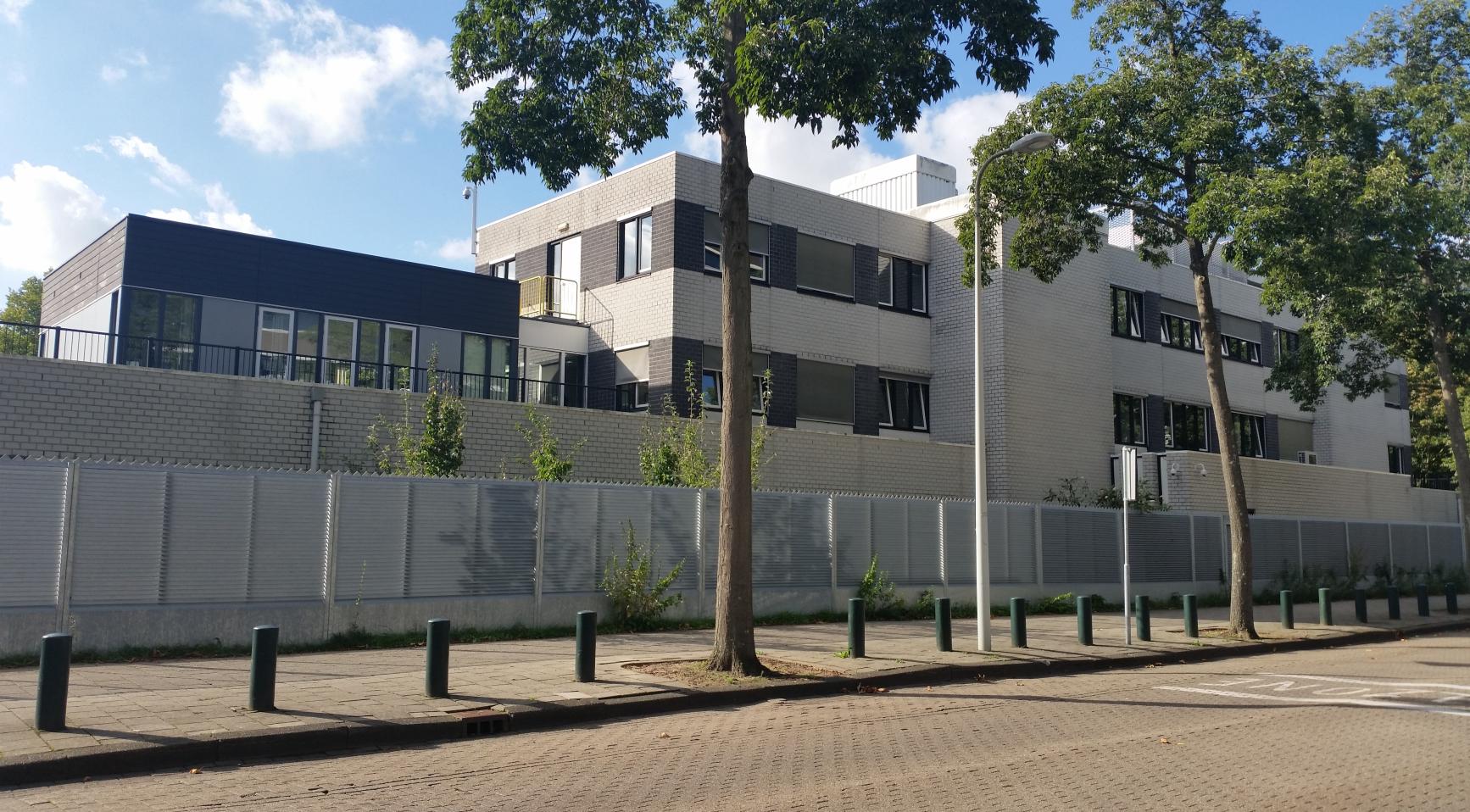 Joodse school in Amsterdam, doelwit van explosie in maart, gesloten vanwege dreiging
