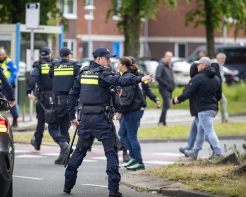 Kabinet en gemeenten houden spoedoverleg over onrust rond asielopvang