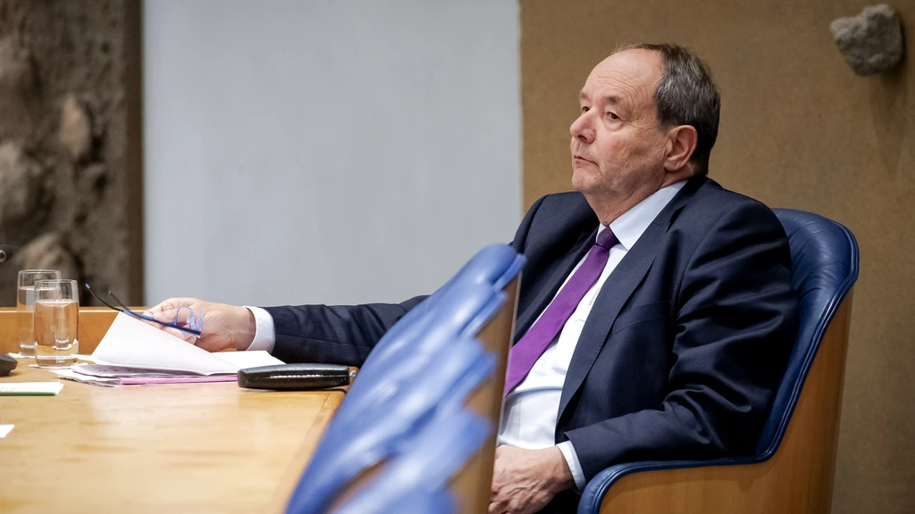 Kabinet trekt plan voor snellere verhoging AOW-leeftijd in om vakbonden te herbenaderen