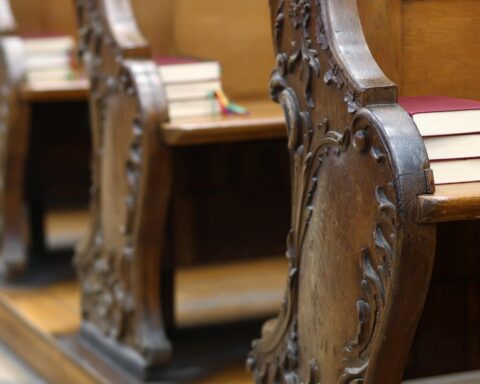 Kerken erkennen leed van gedwongen adopties, maar bieden geen excuses aan