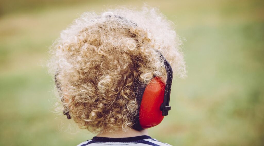 Kids Top 20 keert terug op tv met AI-presentator zonder melding dat “ze” niet echt is