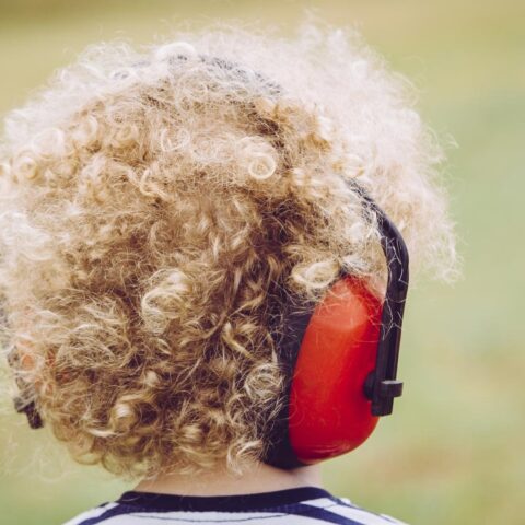 Kids Top 20 keert terug op tv met AI-presentator zonder melding dat “ze” niet echt is