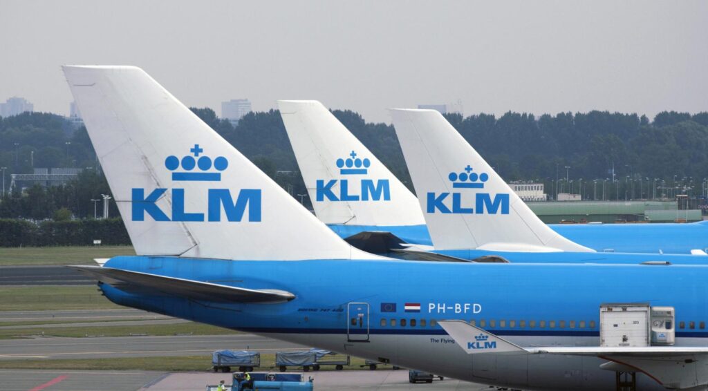 KLM waarschuwt mogelijk Europese vluchten na de zomer te schrappen door hoge brandstofprijzen en nieuwe belasting