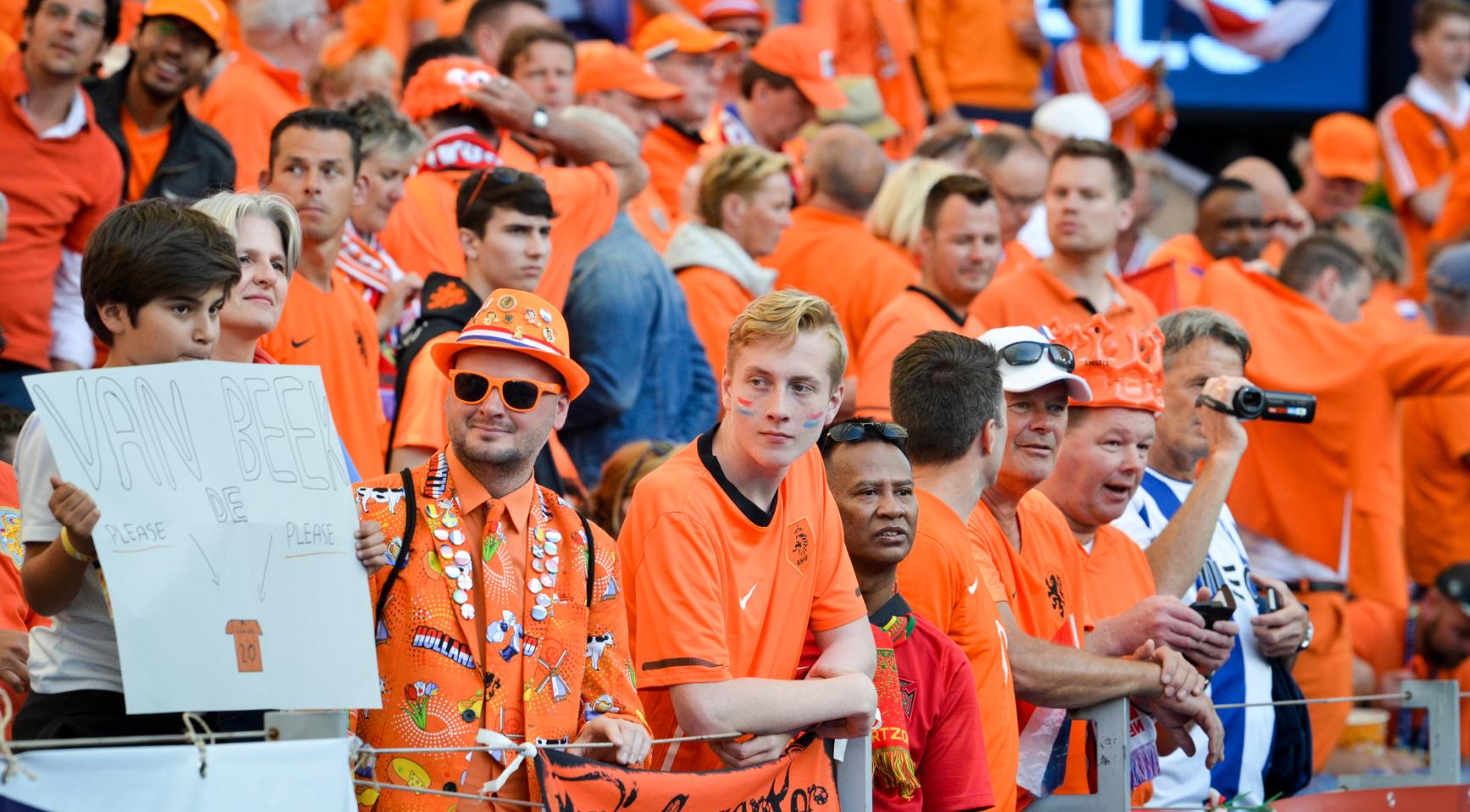 KNVB wil stadiontickets aan ID-kaarten koppelen; fans maken zich zorgen