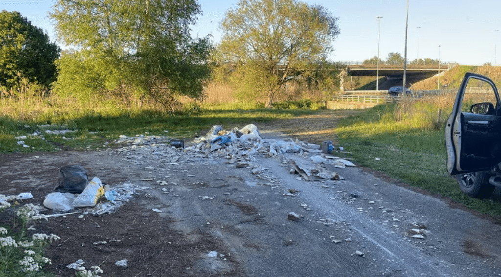 Man aangehouden na illegaal dumpen van badkamerafval in Moerenburg nabij A65